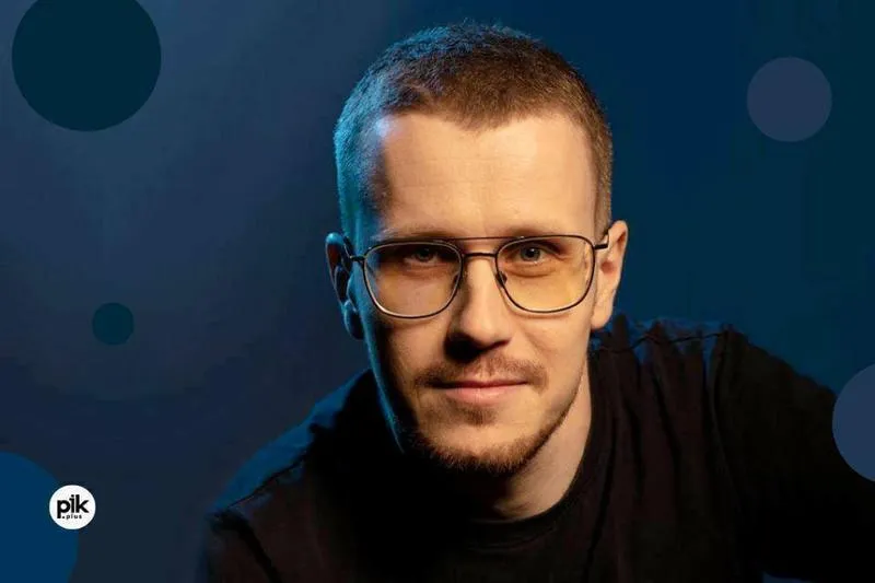 Cezary Jurkiewicz: Odkryj mroczny humor w jego niezwykłych występach stand upowych