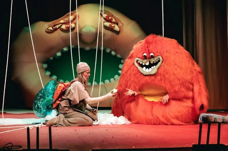 Czy słowo teatr kryje więcej znaczeń niż myślisz? odkryj jego różnorodność