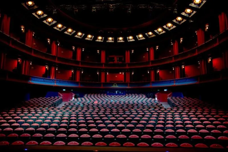 Gdzie znaleźć najlepsze miejsce do parkowania przy Teatrze Roma?