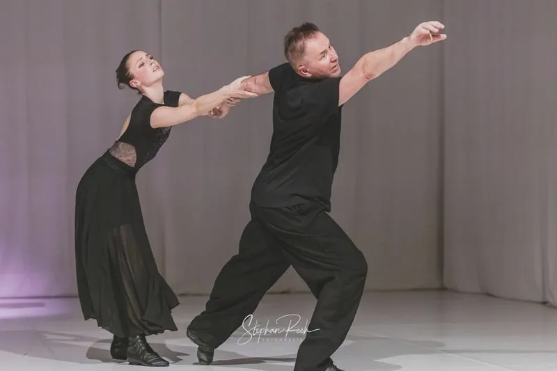 Ile naprawdę zarabia choreograf tańca? Odkryj zaskakujące fakty o wynagrodzeniach w tej branży!