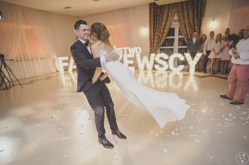 Niezwykłe odkrycia: Ile kosztuje nauka tańca weselnego? Ceny, które zaskakują!