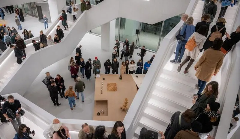 Odkryj nowoczesną sztukę w Warszawie – fascynująca podróż do Muzeum Sztuki