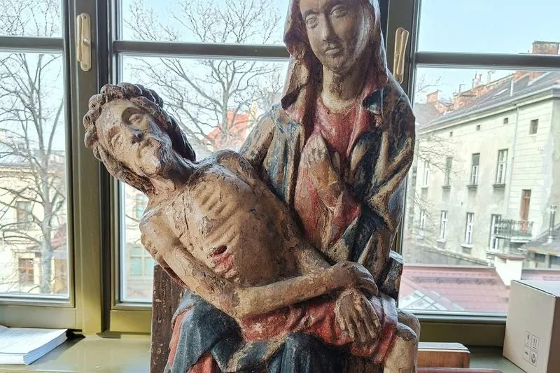 Rzeźba gotycka w sztuce: Odkrywamy jej cechy, historię i niezatarte znaczenie