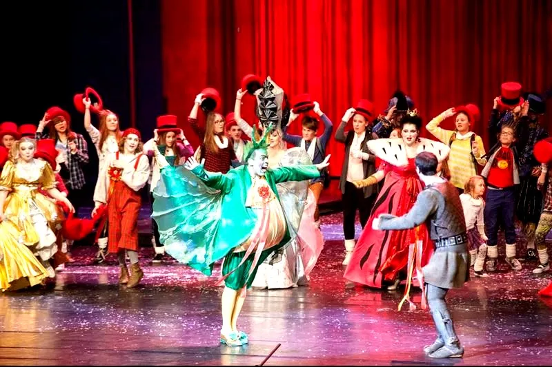 Spektakle teatru online: odkryj magię najlepszych występów w sieci już dziś