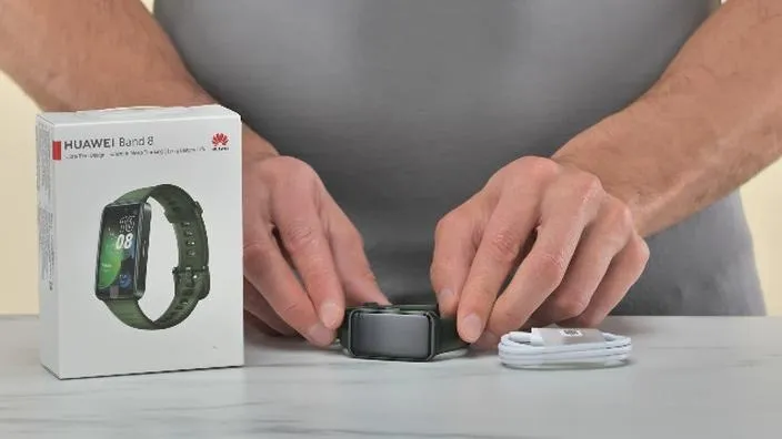 Szczera recenzja Huawei Band 8: poznaj kluczowe informacje przed zakupem