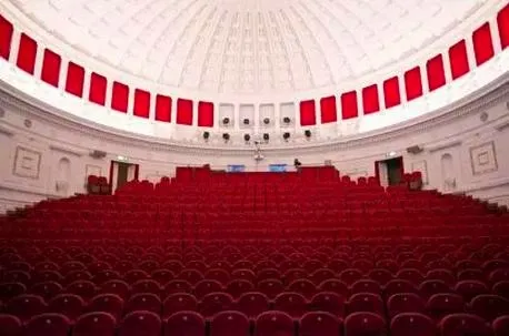 Teatr Komedia: czego nie widać — emocjonująca premiera, która zaskakuje