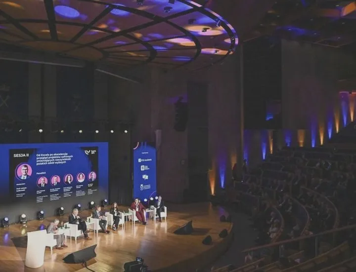 Wiedza o teatrze UJ: odkryj program i jego fascynujące zalety