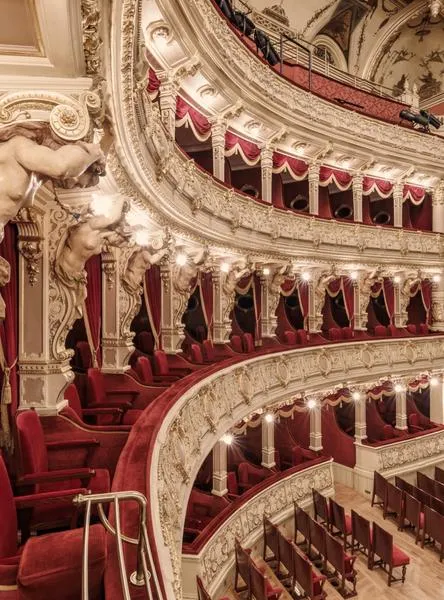 Elegancja w teatrze