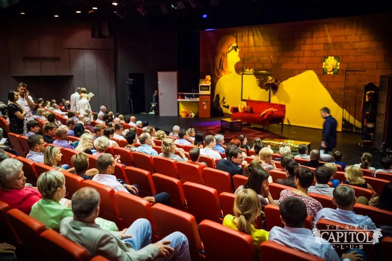 Farsa w teatrze
