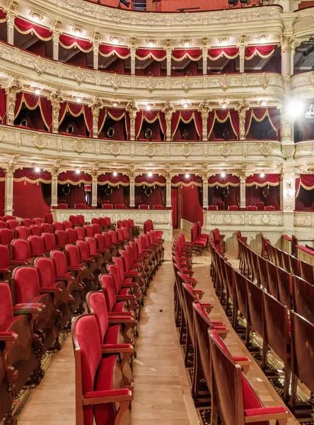Teatr jako spadkobierca tradycji