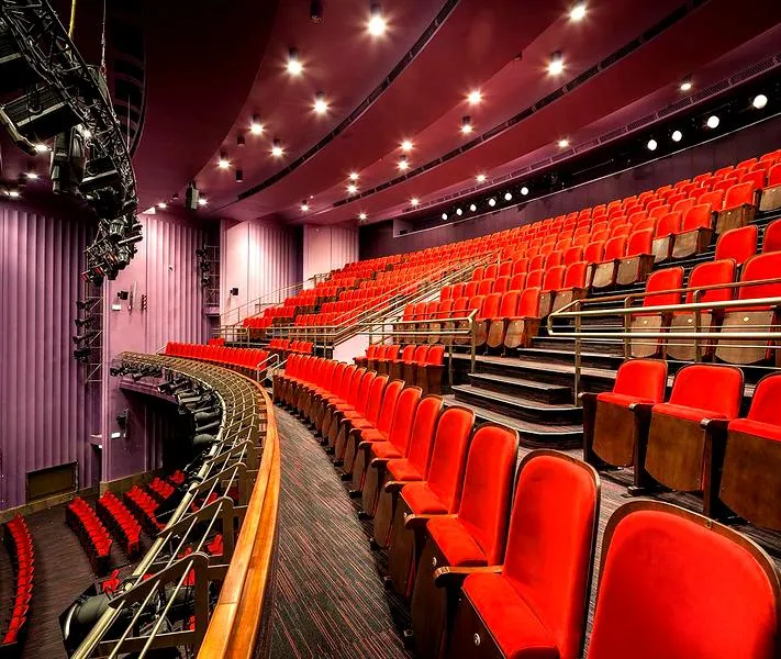 Ubranie do teatru